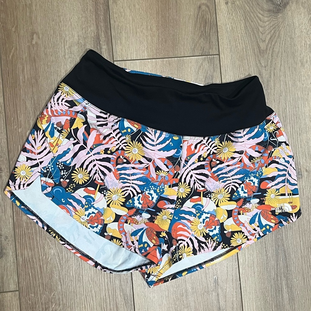 The North Face Women's Arque 3inch Black Floral Athletic Shorts Small